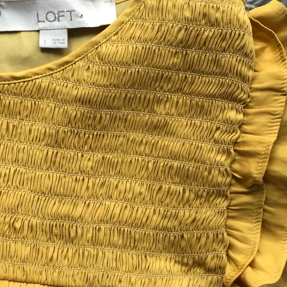 LOFT Tops - ⚡️24HR⚡️ LOFT Ruffled Baby-Doll Top